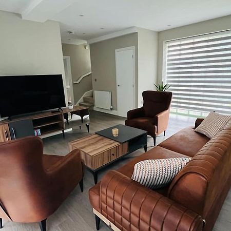 A House Designed For You… إدمونتون المظهر الخارجي الصورة