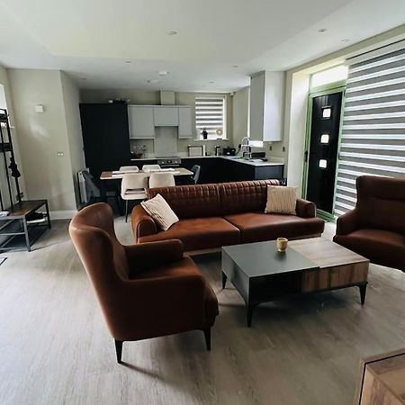 A House Designed For You… إدمونتون المظهر الخارجي الصورة