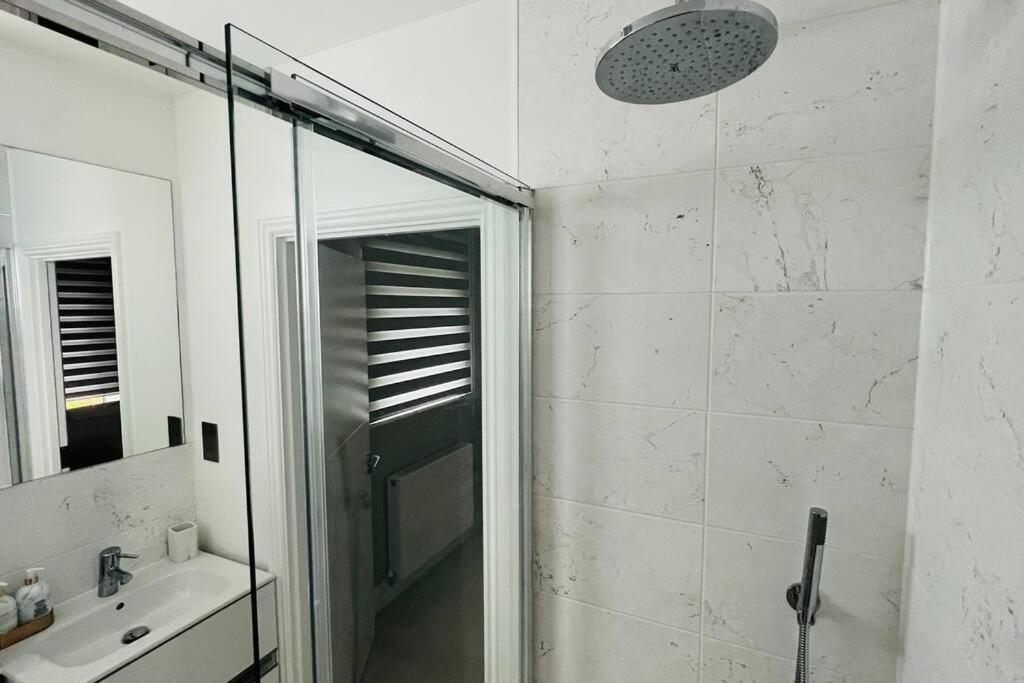 A House Designed For You… إدمونتون المظهر الخارجي الصورة